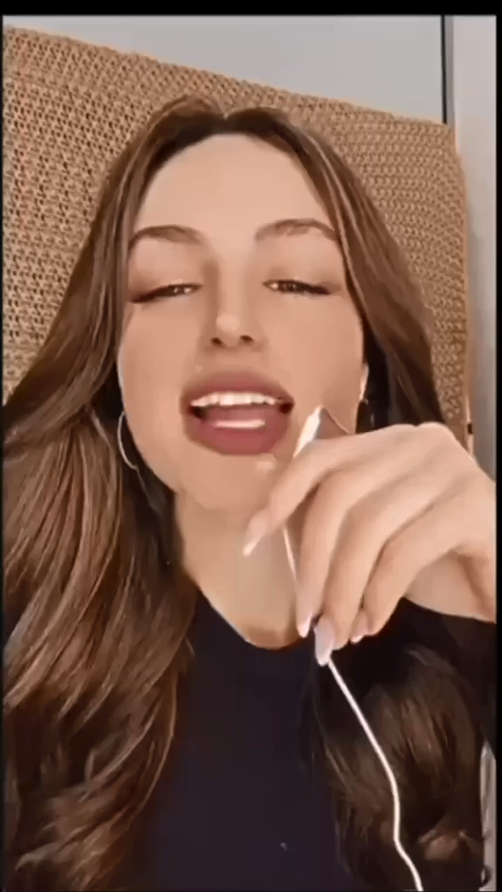 فضيحة جيني شليطا تخلع وتعرض – سكس عربي